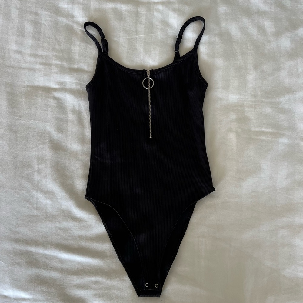 Sleek black bodysuit with Adjustable Straps S